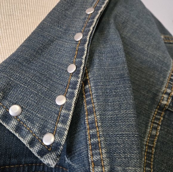 Max Plus Studded/ Scratched Denim Jacket. Size Small - Picture 9 of 13